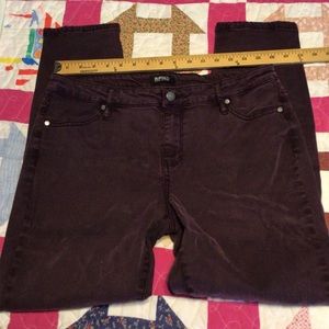 Dark burgundy skinny leg jeans.